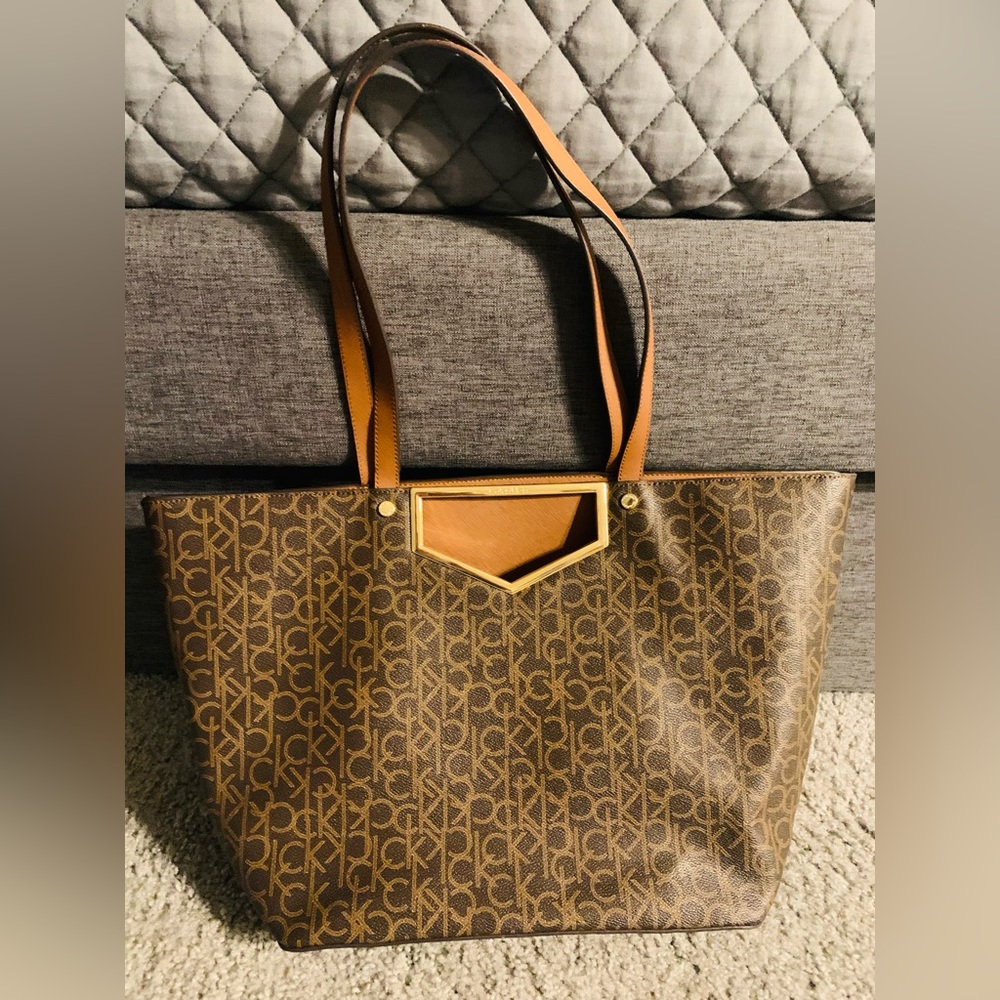 Calvin Klein shoulder leather bag, brand new